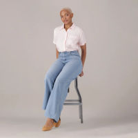 LEVI'S® WOMEN'S CINCH BAGGY JEANS - LIGHT INDIGO - WORN IN