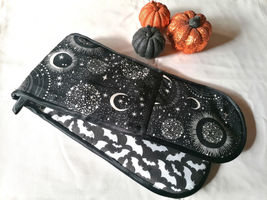 Oven Coven, Goth Oven Mitts, Goth oven gloves, Halloween, Goth Gloves, Gothic oven gloves, Goth Homeware, Kitchen Witch, Spooky gift